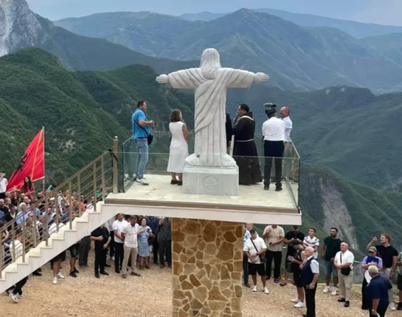 “Jezusi i Tropojës” që ka ndezur polemikat “Jezusi i Tropojës” që ka ndezur polemikat