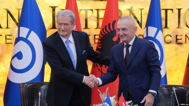 Berisha i “fal” dhe tre deputetë të tjerë Ilir Metës