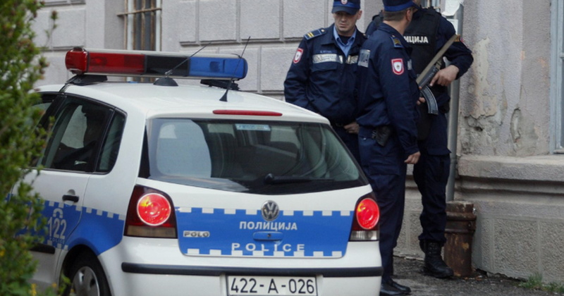 Polici shkon të grabisë ish-burrin e të dashurës argjendar, bie nga dritarja dhe vdes Polici shkon të grabisë ish-burrin e të dashurës argjendar, bie nga dritarja dhe vdes