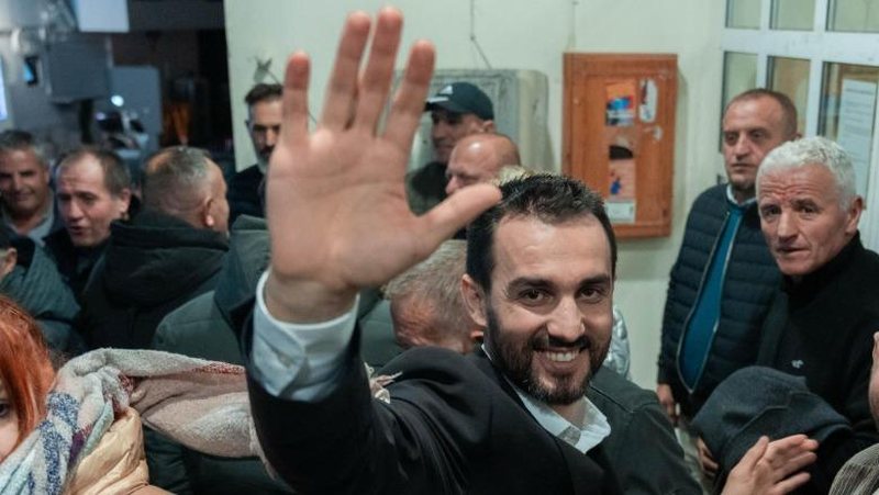 Lapaj e ngatërron Ramën me Pilinçin, por për numra ka nevojë Meta Lapaj e ngatërron Ramën me Pilinçin, por për numra ka nevojë Meta