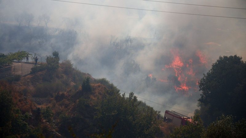 Alarmi i zjarreve, arrestohen 14 piromanë të dyshuar për zjarrvënie të qëllimshme Alarmi i zjarreve, arrestohen 14 piromanë të dyshuar për zjarrvënie të qëllimshme