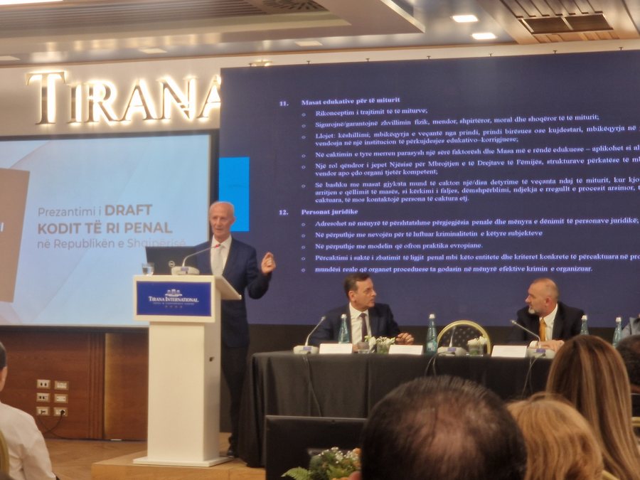 Alarmi për Kodin e ri Penal, Rama justifikon çmenduritë e Arben Rakipit: Pa vulën e Brukselit nuk shkon në parlament! Alarmi për Kodin e ri Penal, Rama justifikon çmenduritë e Arben Rakipit: Pa vulën e Brukselit nuk shkon në parlament!
