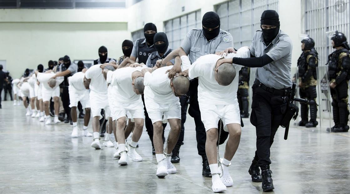 “Mirë se vini në ferr, do të largoheni nga këtu vetëm me një çantë të zezë”! Tmerr dhe torturë në burgjet e errëta të El Salvadorit “Mirë se vini në ferr, do të largoheni nga këtu vetëm me një çantë të zezë”! Tmerr dhe torturë në burgjet e errëta të El Salvadorit