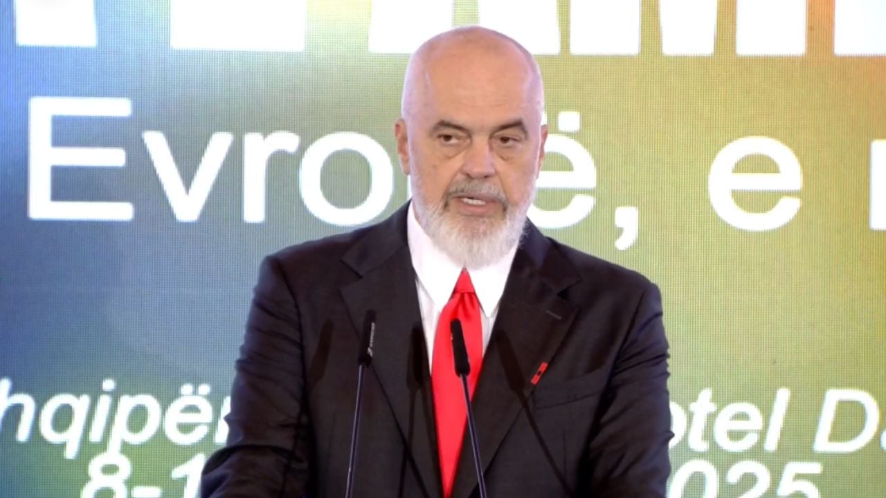 “Zgjohuni më herët dhe flini më vonë”! Rama batuta me ambasadorët: E di që e keni të vështirë të luftoni me rutinën tuaj dhe thoni “ehu sa kemi parë ne”! “Zgjohuni më herët dhe flini më vonë”! Rama batuta me ambasadorët: E di që e keni të vështirë të luftoni me rutinën tuaj dhe thoni “ehu sa kemi parë ne”!