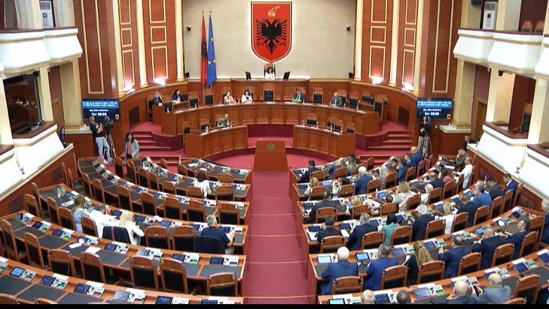 Sot seanca e parë e legjislaturës së XI-të të Kuvendit, pritet të betohen 140 deputetët dhe zgjidhet kryetari i ri! Do drejtohet nga Vasil Llajo Sot seanca e parë e legjislaturës së XI-të të Kuvendit, pritet të betohen 140 deputetët dhe zgjidhet kryetari i ri! Do drejtohet nga Vasil Llajo