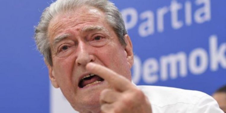 Diktaturë ha,ha, ha…Berisha flet për “regjim”! PD zë mbi 90% të kohës mediatike në televizionet kombëtare (Foto) Diktaturë ha,ha, ha…Berisha flet për “regjim”! PD zë mbi 90% të kohës mediatike në televizionet kombëtare (Foto)