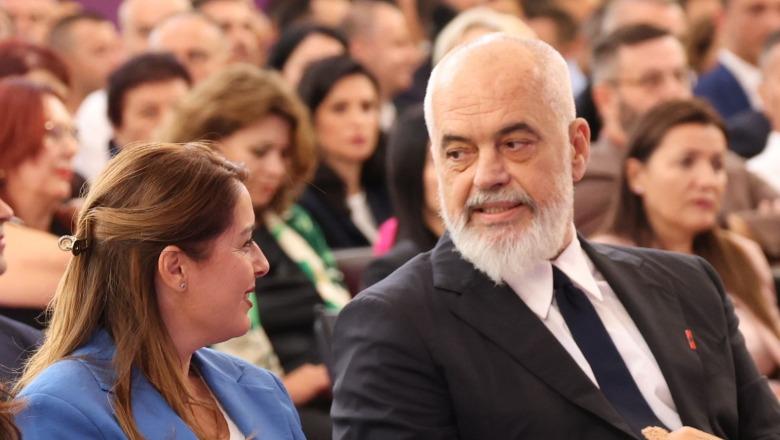 Rama vendos t’i “fali” Bashkinë e Tiranës opozitës! Kandidon si humbës Ogerta Manastirliun Rama vendos t’i “fali” Bashkinë e Tiranës opozitës! Kandidon si humbës Ogerta Manastirliun