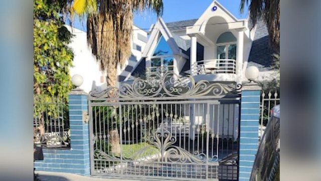 Tritoli në vilën e Xhelal Mziut: Ja video e autorit me biçikletë! Dyshohet se qëndron edhe pas shpërthimit në lokalin në Kamëz Tritoli në vilën e Xhelal Mziut: Ja video e autorit me biçikletë! Dyshohet se qëndron edhe pas shpërthimit në lokalin në Kamëz