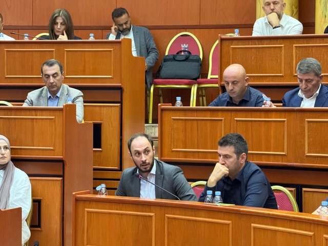 Këshilltari i PS Aldo Merkoçi: Me këtë vendim po tjetërsojmë padrejtësisht vullnetin e qytetarëve, në shkelje të autonomisë vendore