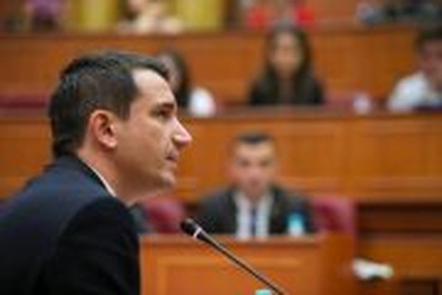 Socialistët bëhen gati të shkarkojnë Veliajn. Avokatët e tij do ta kundërshtojnë në Kushtetuese Socialistët bëhen gati të shkarkojnë Veliajn. Avokatët e tij do ta kundërshtojnë në Kushtetuese