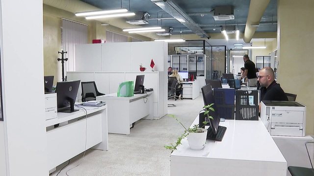 “Spiunë” për administratën, ministria: Draft i ri për sinjalizuesit, do raportojnë çdo ankesë dhe shkelje “Spiunë” për administratën, ministria: Draft i ri për sinjalizuesit, do raportojnë çdo ankesë dhe shkelje