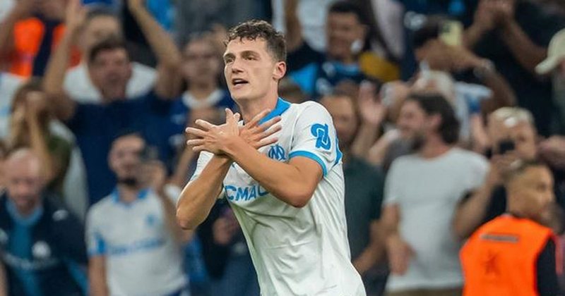 VIDEO/ Pavard debuton me gol te Marseille, feston me ‘shqiponjë’ për të përshëndetur gruan shqiptare VIDEO/ Pavard debuton me gol te Marseille, feston me ‘shqiponjë’ për të përshëndetur gruan shqiptare