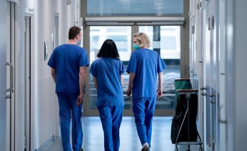 OBSH ngre shqetësimin e mjekëve që sapo diplomohen dhe largohen nga Shqipëria OBSH ngre shqetësimin e mjekëve që sapo diplomohen dhe largohen nga Shqipëria