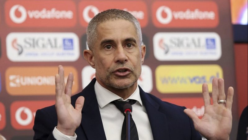 Silvinjo lë të hapur mundësinë e largimit, zbulon emrat e dy pasuesve të mundshëm në stolin kuqezi Silvinjo lë të hapur mundësinë e largimit, zbulon emrat e dy pasuesve të mundshëm në stolin kuqezi