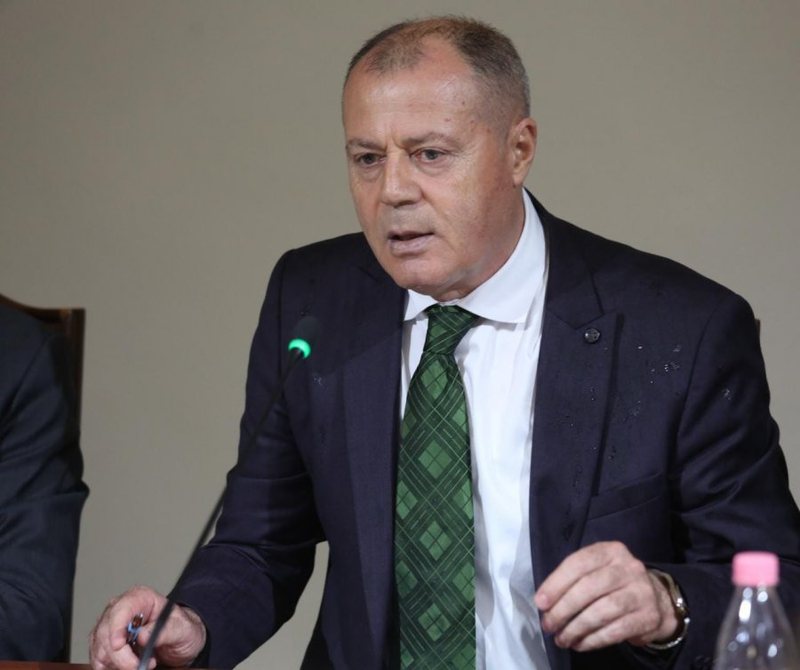 Mustafa Nano: Nuk më duket kalorësiake nga Rama, të godasësh Albin Kurtin sot. Është si t’i japësh shuplaka një të rrahuri Mustafa Nano: Nuk më duket kalorësiake nga Rama, të godasësh Albin Kurtin sot. Është si t’i japësh shuplaka një të rrahuri