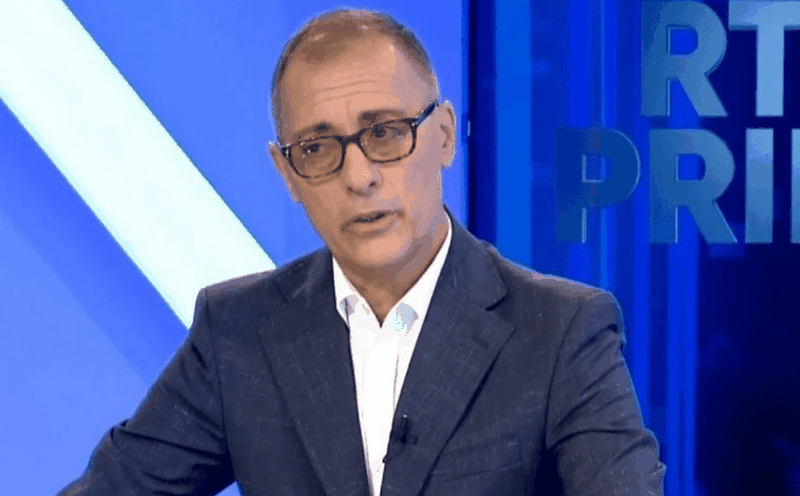 Adi Krasta: Shqiptarët janë sado-mazokistë, jetojnë çdo ditë në plehra dhe me telenovela turk Adi Krasta: Shqiptarët janë sado-mazokistë, jetojnë çdo ditë në plehra dhe me telenovela turk