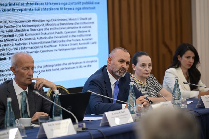 VIDEO/ Media, midis lirisë, shpifjes dhe vetëcensurës: çfarë nuk shkon me Kodin e ri Penal? VIDEO/ Media, midis lirisë, shpifjes dhe vetëcensurës: çfarë nuk shkon me Kodin e ri Penal?