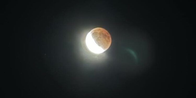 Beci: Shkodër, eklipsi i plotë dhe spektakolar i Hënës Beci: Shkodër, eklipsi i plotë dhe spektakolar i Hënës