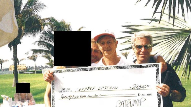 22 mijë dollarë për një femër?! Foto që ka futur në telashe Donald Trump 22 mijë dollarë për një femër?! Foto që ka futur në telashe Donald Trump