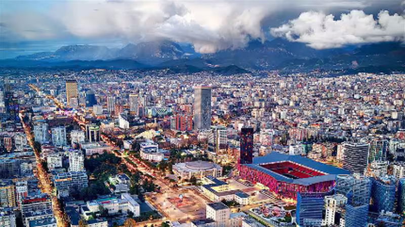 Shqipëria pritëse për herë të parë e mbledhjes së Komitetit Ekzekutiv të UEFA-s, presidenti Čeferin mbërrin në Tiranë Shqipëria pritëse për herë të parë e mbledhjes së Komitetit Ekzekutiv të UEFA-s, presidenti Čeferin mbërrin në Tiranë