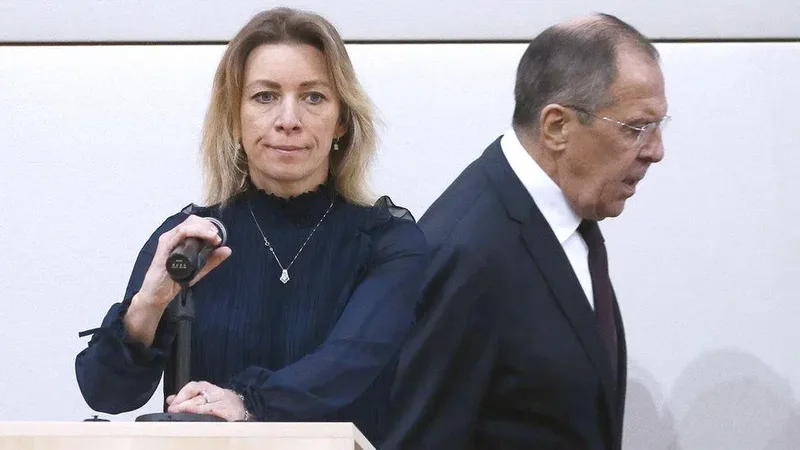 Rusia: Kievi ka gati planin me “flamur të rremë”, të na çojë në Luftën e Tretë Botërore Rusia: Kievi ka gati planin me “flamur të rremë”, të na çojë në Luftën e Tretë Botërore