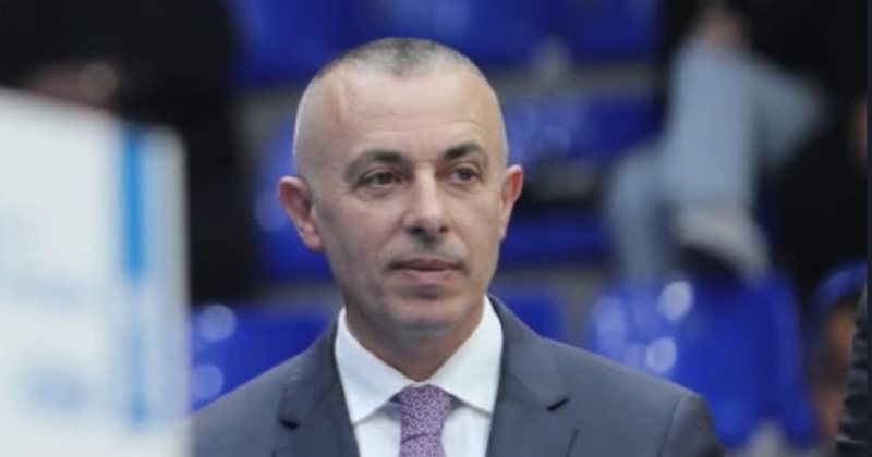 Video ku ndodhej dhe Olsi Rama, reagon Arjan Ndoja: Ajo është bërë në 2021, më ftoi Kastrati. Ja kush ishin 21 personat në atë sofër