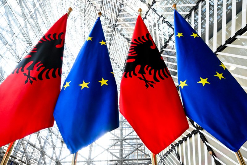 Shqiptarët më entuziastët për anëtarësim në BE, tregon sondazhi i ri i Eurobarometrit Shqiptarët më entuziastët për anëtarësim në BE, tregon sondazhi i ri i Eurobarometrit