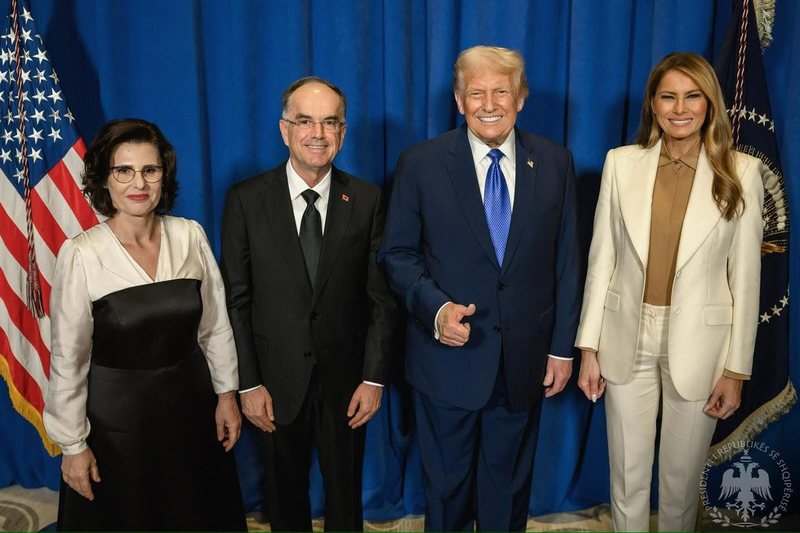 FOTO LAJM/ Presidenti Begaj takohet me presidentin Trump gjatë vizitës në SHBA FOTO LAJM/ Presidenti Begaj takohet me presidentin Trump gjatë vizitës në SHBA