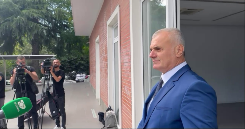 Leskaj kundër Berishës: Gaboi rëndë me zgjedhjen e Bardhit si kryetar i grupit parlamentar Leskaj kundër Berishës: Gaboi rëndë me zgjedhjen e Bardhit si kryetar i grupit parlamentar