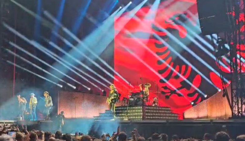 VIDEO/ Scorpions “ndez” sheshin “Skënderbej”! Grupi i famshëm gjerman i rock-ut rikthehet në Tiranë pas 24 vitesh VIDEO/ Scorpions “ndez” sheshin “Skënderbej”! Grupi i famshëm gjerman i rock-ut rikthehet në Tiranë pas 24 vitesh