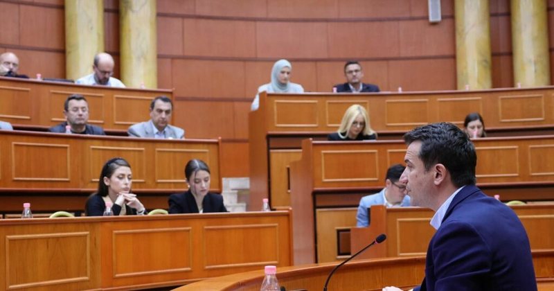 Socialistët duhet ta zgjidhin politikisht krizën e Bashkisë së Tiranës