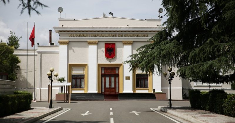 Kompleks i ri për Kuvendin e Shqipërisë – Nga shtesat në godinën ekzistuese, te shembja e Piramidës. Cilët kanë qenë projektet e mëparshëm? Kompleks i ri për Kuvendin e Shqipërisë – Nga shtesat në godinën ekzistuese, te shembja e Piramidës. Cilët kanë qenë projektet e mëparshëm?