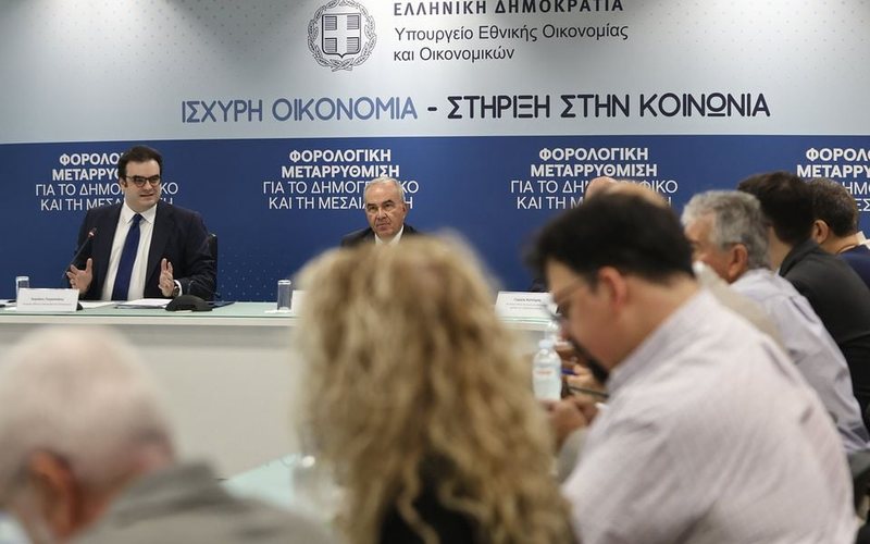 Qeveria greke prezanton shkurtimin më të madh të taksave që nga viti 1974