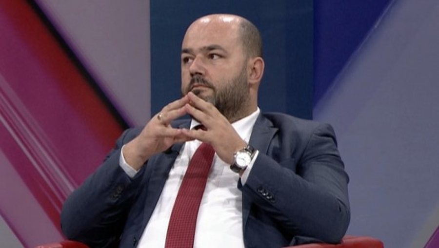 Akuza ndaj një avokati që ngre më shumë dyshime për ata që e kanë arrestuar Akuza ndaj një avokati që ngre më shumë dyshime për ata që e kanë arrestuar