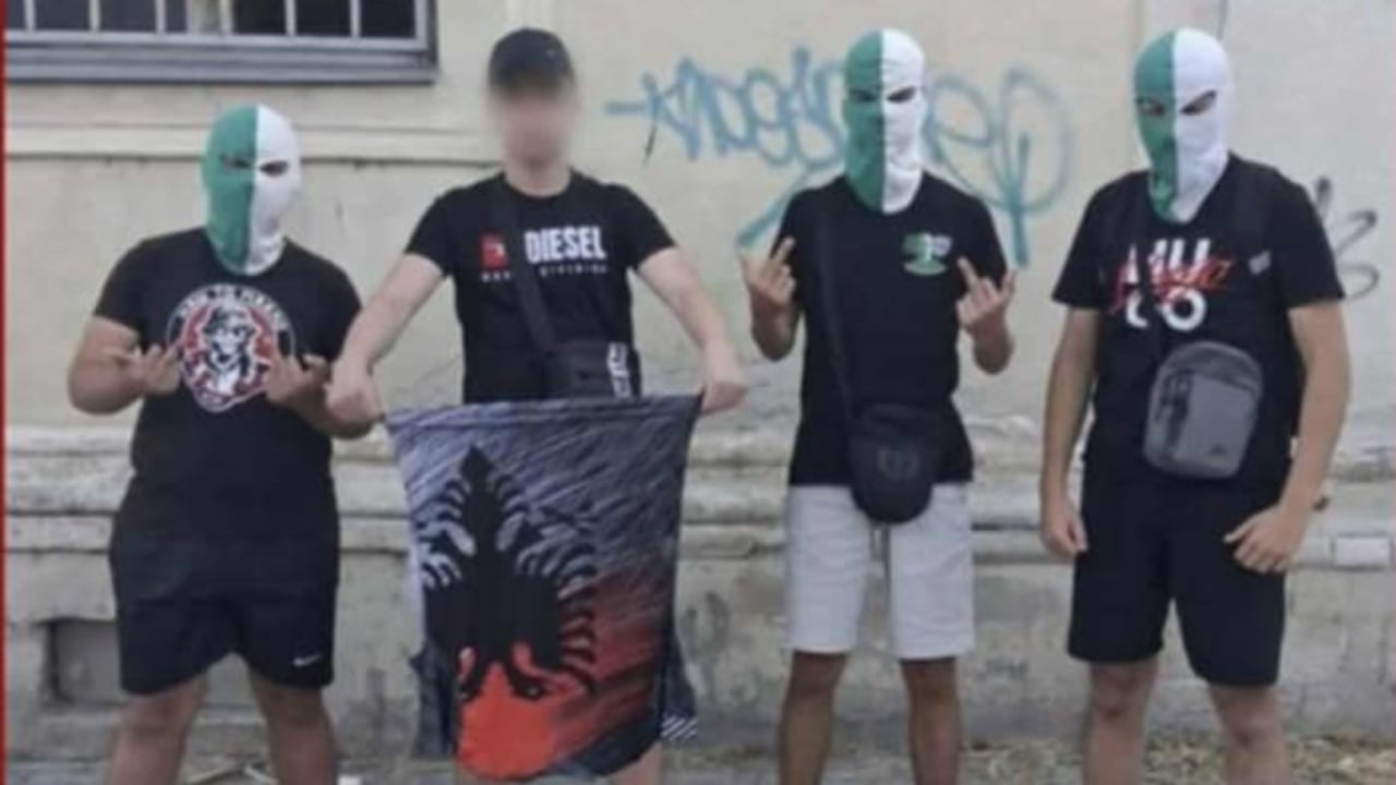 Sulmohet 32-vjeçari me shtetësi suedeze në Manastir, dyshohet se u ngatërrua për shqiptar për shkak të bluzës me shqiponjë Sulmohet 32-vjeçari me shtetësi suedeze në Manastir, dyshohet se u ngatërrua për shqiptar për shkak të bluzës me shqiponjë