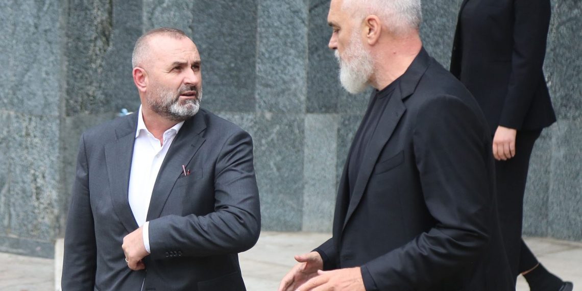 Tre standardet e burgjeve tona nën “regjimin e Ulsiut” Tre standardet e burgjeve tona nën “regjimin e Ulsiut”