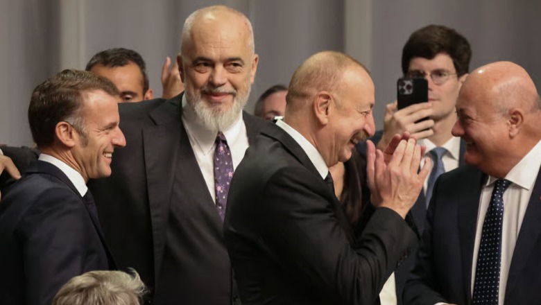 Batuta e Ramës me Macronin dhe presidentin e Azerbajxhanit, mediat ndërkombëtare: Trump u tall nga udhëheqësit europian Batuta e Ramës me Macronin dhe presidentin e Azerbajxhanit, mediat ndërkombëtare: Trump u tall nga udhëheqësit europian