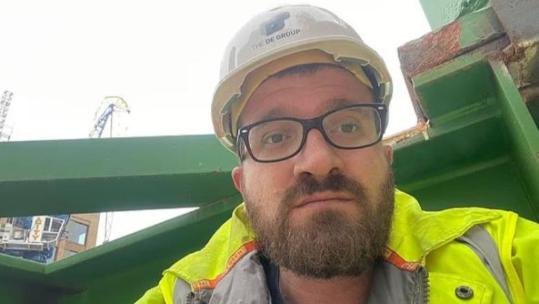 Shqiptari nga Kosova u hoq si babai i 13 fëmijëve për t’i dhënë pasaporta britanike, dënohet me 5 vite burgim Shqiptari nga Kosova u hoq si babai i 13 fëmijëve për t’i dhënë pasaporta britanike, dënohet me 5 vite burgim