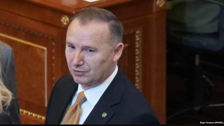 Kujt i thua rrens, të mbys?! Publikohen pamjet kur deputeti i LDK sulmon fizikisht qytetarin në Kosovë Kujt i thua rrens, të mbys?! Publikohen pamjet kur deputeti i LDK sulmon fizikisht qytetarin në Kosovë