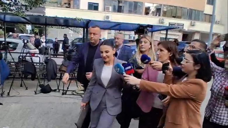 Zëvendës kryeministrja, njëherësh ministre e Infrastrukturës dhe Energjisë, Belinda Balluku u paraqit në SPAK Zëvendës kryeministrja, njëherësh ministre e Infrastrukturës dhe Energjisë, Belinda Balluku u paraqit në SPAK