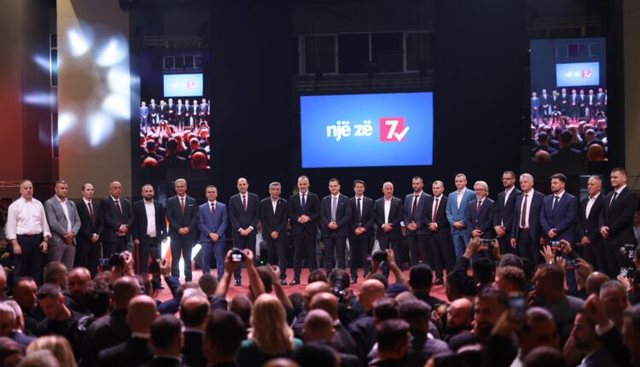 Kurti “fut sërish hundët” në zgjedhjet e Maqedonisë së Veriut: Dërgon ministrin në tubimin e VLEN Kurti “fut sërish hundët” në zgjedhjet e Maqedonisë së Veriut: Dërgon ministrin në tubimin e VLEN