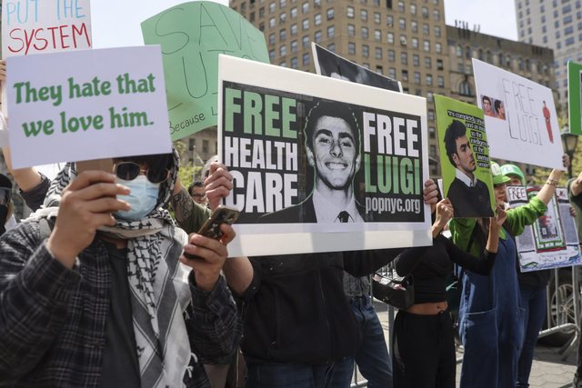 Pse një vrasës si Luigi Mangione u kthye në një idhull nga e djathta dhe e majta amerikane? Pse një vrasës si Luigi Mangione u kthye në një idhull nga e djathta dhe e majta amerikane?