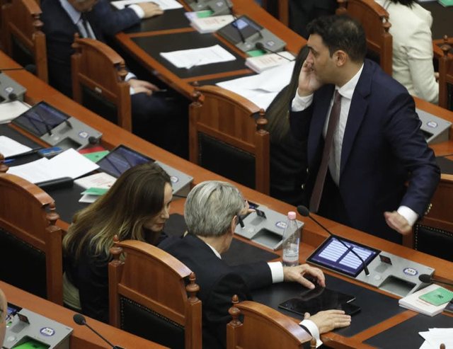 FOTOLAJM/ Tabaku dhe Këlliçi: Çfarë t’i pyesim, Doktor ?