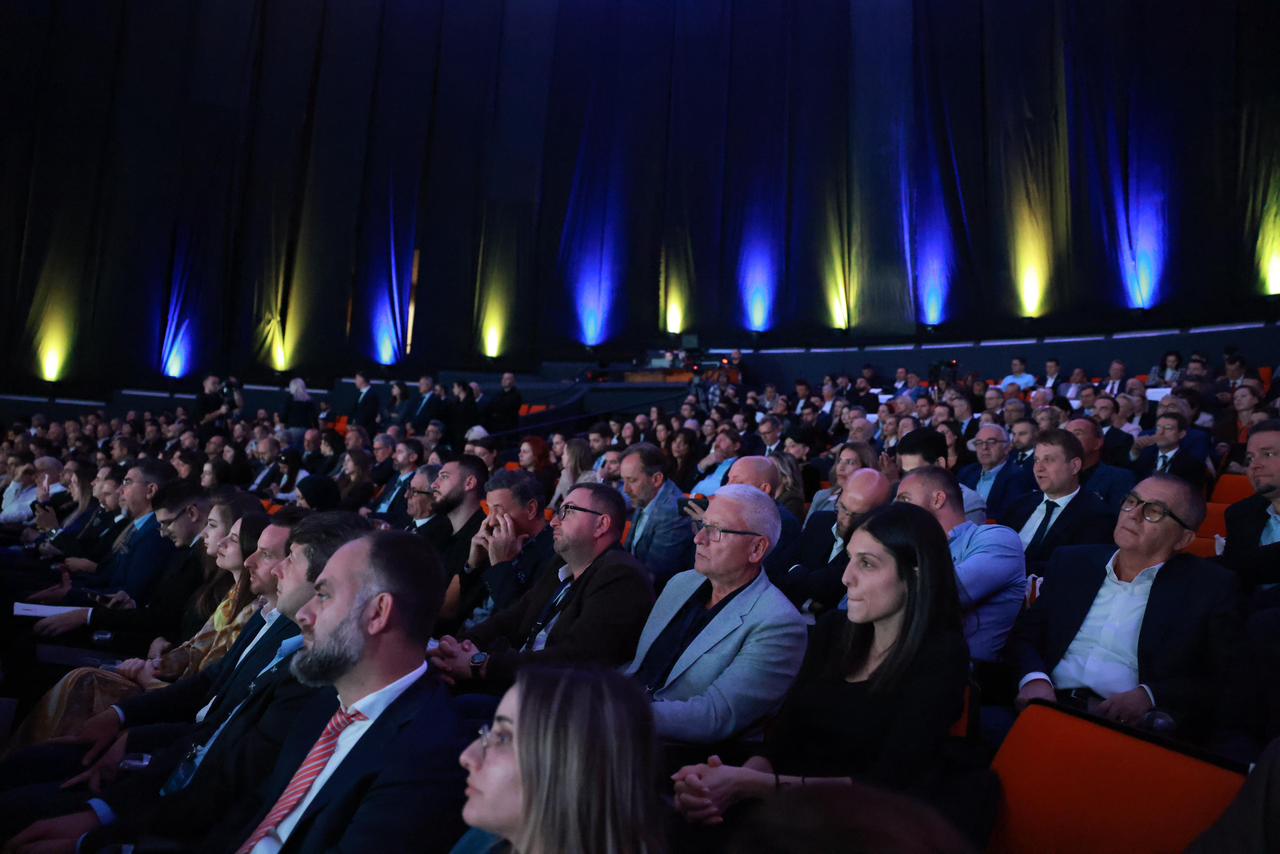 Forumi i Investimeve BE-Ballkani Perëndimor/ Firmosen projektet e para qindra miliona euro: Ja çfarë përfiton Shqipëria Forumi i Investimeve BE-Ballkani Perëndimor/ Firmosen projektet e para qindra miliona euro: Ja çfarë përfiton Shqipëria