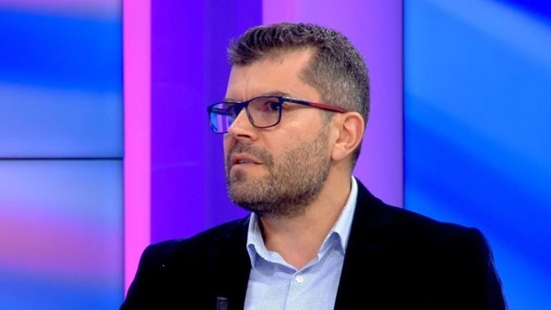 Hasimja njofton live Berishën: Jam kandidat për Tiranën, më mbështesni Hasimja njofton live Berishën: Jam kandidat për Tiranën, më mbështesni