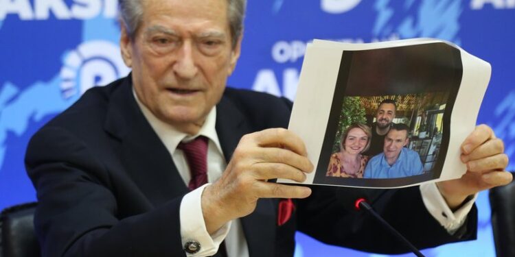 E hëngri dhe i shkreti Berisha, u mashtrua nga… SPAK E hëngri dhe i shkreti Berisha, u mashtrua nga… SPAK