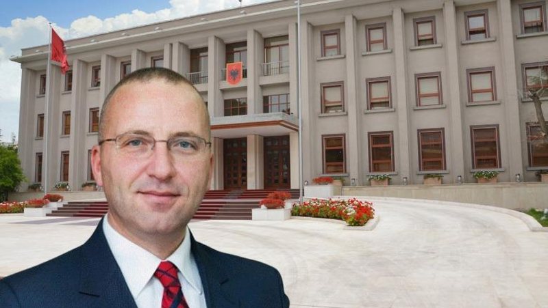 REAGIMI/ Ish-këshilltari ligjor i Presidencës nxjerr bllof juristët e Bajramit: Veliaj ështe shkarkuar si i zgjedhur i popullit, jo si nëpunës që ka munguar në punë REAGIMI/ Ish-këshilltari ligjor i Presidencës nxjerr bllof juristët e Bajramit: Veliaj ështe shkarkuar si i zgjedhur i popullit, jo si nëpunës që ka munguar në punë