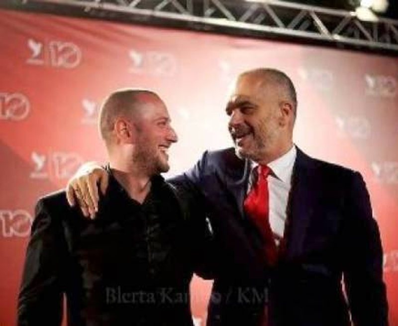 Dash Sula: Sikur Florjan Binaj të ishte kandidat kundër Berishës?! Dash Sula: Sikur Florjan Binaj të ishte kandidat kundër Berishës?!