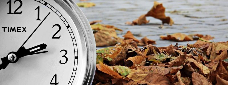 Të dielën e 26 tetorit akrepat kthehen 60 minuta pas