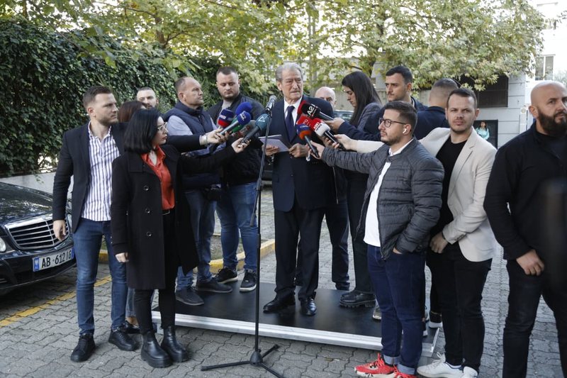 Vdekja politike e Berishës